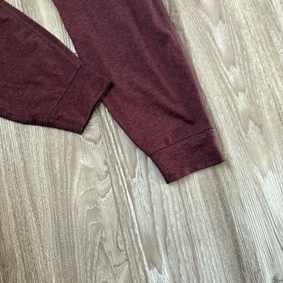 Vuori Dream Knit Performance Jogger in Elderberry Heather - Picture 8 of 9